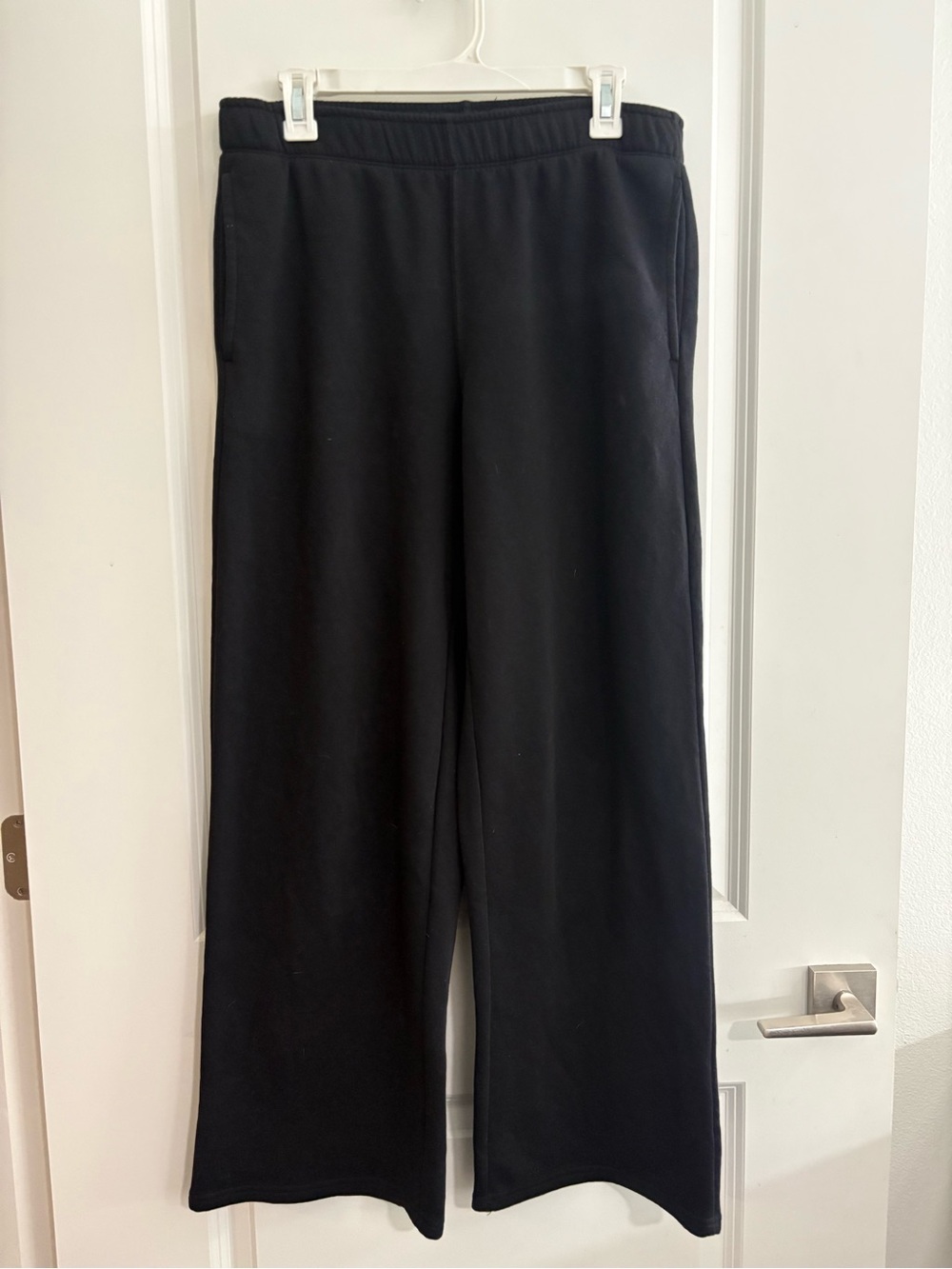 Tilly’s black sweatpants